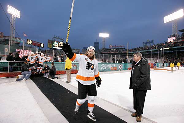 File:Winter Classic 2010 at Fenway Park- Bruins vs Flyers (4234065025).jpg  - Wikimedia Commons