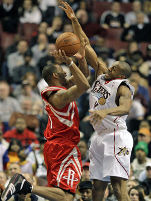 Andre Iguodala tries to block the shot attempt of the Rockets' Tracy McGrady in the first quarter. (Ron Cortes / Staff Photographer) 