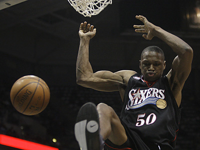 Theo Ratliff throws down a dunk against Milwaukee. (Morry Gash/AP)<br />