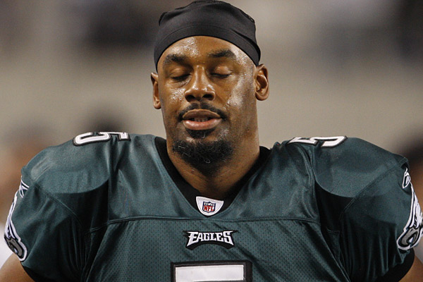 Donovan McNabb stands on the sideline during the Eagles 34-14 playoff loss in Dallas on Saturday. (Ron Cortes / Staff Photographer)