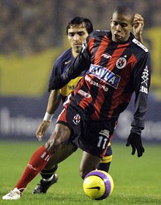 Union officials believe Colombia&acute;s Lionard Pajoy will be an upgrade over Sebastien Le Toux. (AP Photo/Eduardo Di Baia)