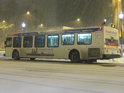 A SEPTA bus drops off passengers amid the snow at 15th and Market Streets. (Jonathan Tannenwald/Philly.com)