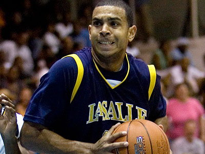 Ruben Gullandeaux was part of John Giannini&acute;s first full recruiting class at La Salle. (Brennan Linsley/AP file photo)