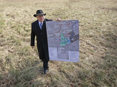 Jerry Hurwitz, president of the Princeton Battlefield Society and an opponent of the housing plan, walks at the disputed site. (David Swanson / Staff Photographer)