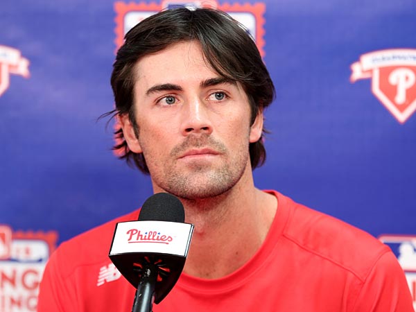 Report: Padres sign San Diego native Cole Hamels to minor league