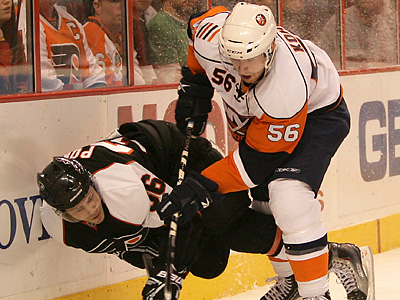 The Flyers notched their 15th straight victory over the Islanders tonight. (Yong Kim / Staff Photographer)