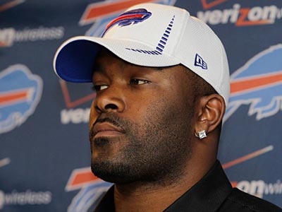 Bills acquire prized free agent Mario Williams