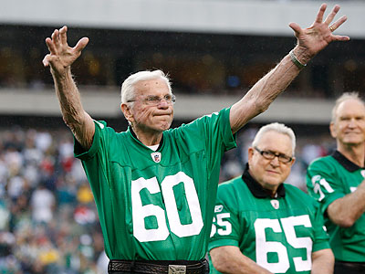 11/08/11, Chuck Bednarik Statue to Be Unveiled at Franklin Field