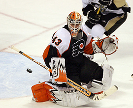 Martin Biron made 20 saves in the Flyers´ 2-0 shutout of Pittsburgh on Sunday afternoon. (Yong Kim/Daily News)