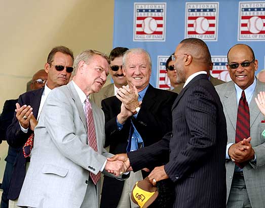 Legendary voice Harry Kalas collapses, dies before Phils game in D.C.