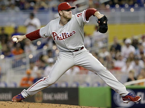 Roy Halladay earns 200th career win as Phillies beat Marlins, 2-1