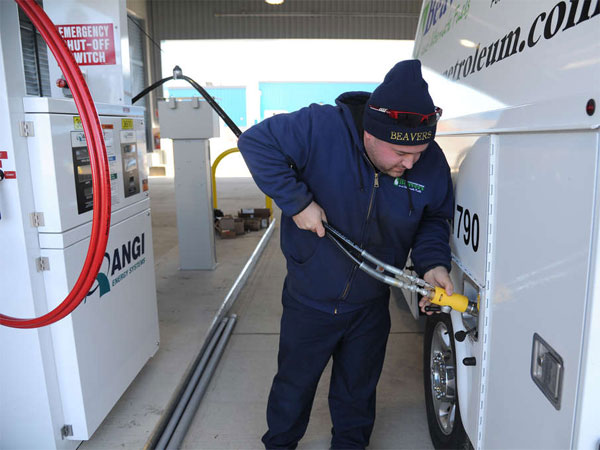 Eric Beavers, a compressed natural gas engineer for Beavers Petroleum Equipment, fills his truck at the River Valley Transit depot. (File photo: Clem Murray / Staff Photographer)