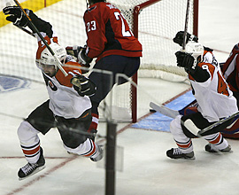 Joffrey Lupul and Daniel Briere celebrate the Flyers´ overtime, series-clinching goal in last night´s Game 7 against Washington. (Ron Cortes/Inquirer)
