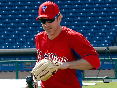 Chase Utley fields ground balls