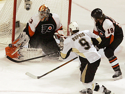 Martin Biron made 36 saves in the Flyers&acute; 4-2 Game 4 win over the Penguins. (Barbara L. Johnston/Inquirer)