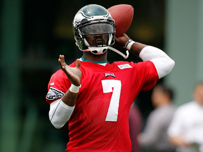 Michael Vick's hand is bruised, not broken; status uncertain for