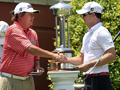 Jason Dufner shakes hands with Zach Johnson before the final<br />round of the PGA Colonial. (LM Otero/AP)