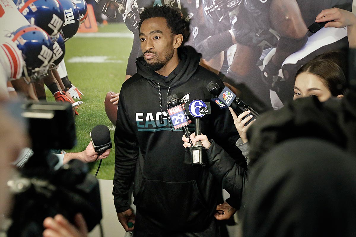 Philadelphia Eagles cornerback Patrick Robinson (21) reaches out