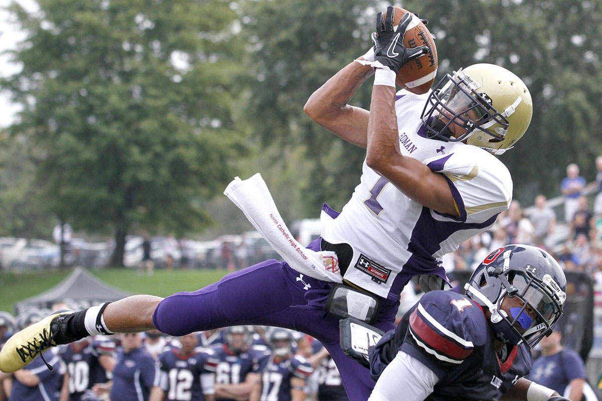 Maryland football's DJ Moore has jersey retired at Imhotep Charter HS -  Testudo Times