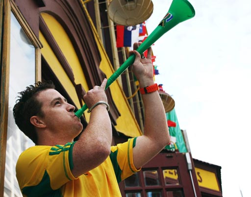 Vuvuzela-Lärm beim Eröffnungsspiel: Im Bienenschwarm von Soccer City - DER  SPIEGEL