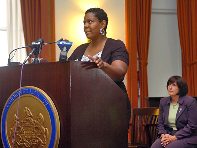 Deserie Jones-Wright (left) was two days late on a mortgage payment and the company foreclosed on her home. (SARAH J. GLOVER / Staff Photographer)