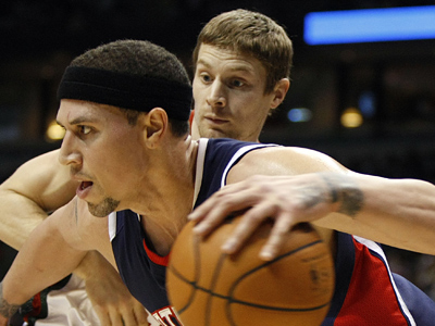 The Sixers interest in Atlanta&acute;s Mike Bibby is not returned by the guard, a source says. (AP Photo/Jim Prisching)