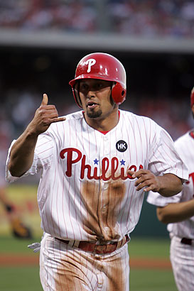 Victorino helps his All-Star campaign with game-winning hit for Phillies