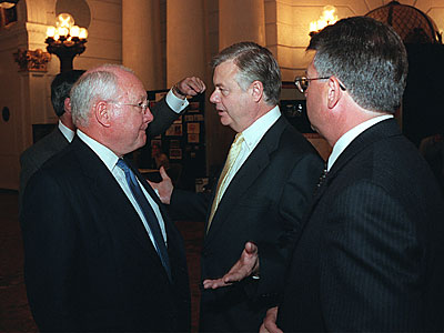 State Senator Vincent Fumo (center) gestures to lobbyist Steve Wojdak (left) while discussing education in Philadelphia&acute;s schools. Listening are State Senator John Wozniak (right) and Mike McLaughlin, another lobbyist for Wojdak & Associates. (MICHAEL FERNANDEZ / Staff Photographer)