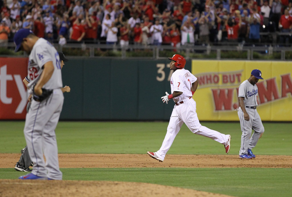 Local Phillies fan sees, meets Jimmy Rollins at Cracker Barrel, Local News