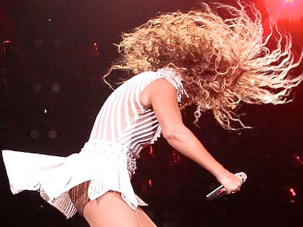 Hair Hath No Fury Beyonce S Long Locks Live On Philly