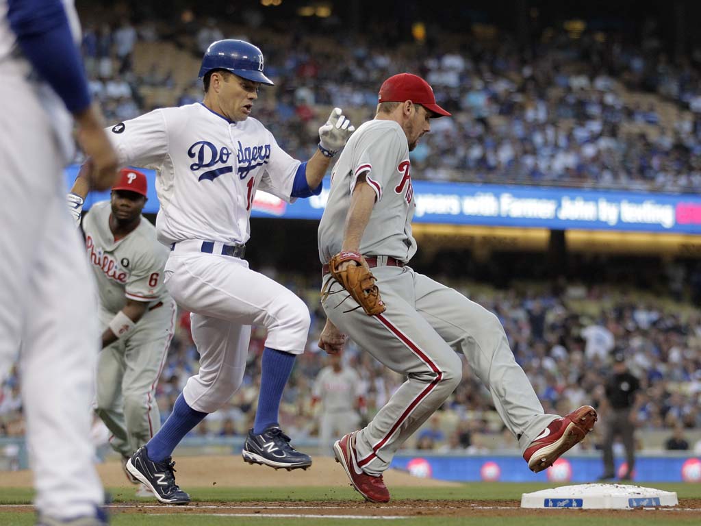 Cliff Lee hurls eight shutout innings as Phillies blank Dodgers, 7-0