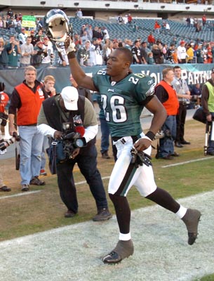 Philadelphia Eagles - Lito Sheppard will serve as our Santander Bank US  Honorary Alumni Captain for #SEAvsPHI. #FlyEaglesFly