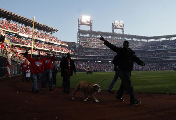 Philadelphia Phillies on X: An estimated 2 million fans came to the World  Series Parade on Halloween in 2008. Were you one of them?   / X