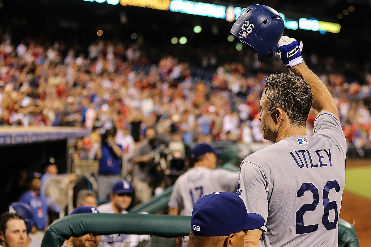 Chase Utley returns to Philadelphia with ovation (Video) - Sports