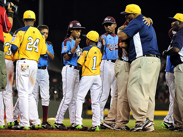 Jackie Robinson West tops Philadelphia 6-5, advances to U.S. championship  game of LLWS