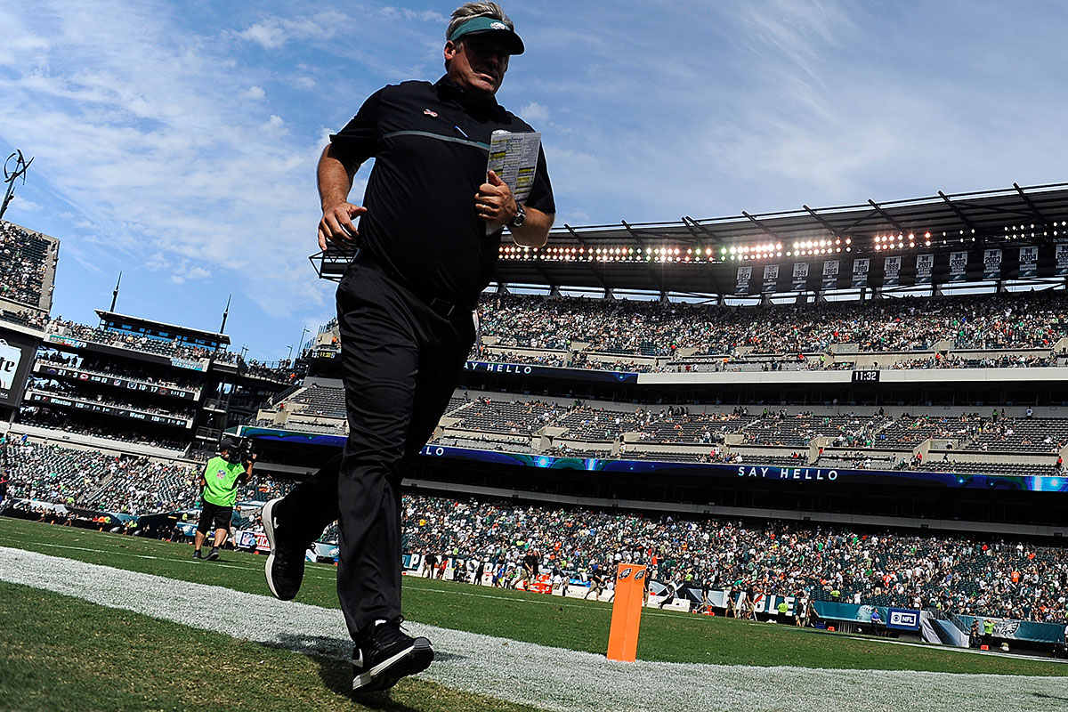 Philadelphia Eagles' Jordan Matthews catches a touchdown pass during the  first half of an NFL football game against the Cleveland Browns, Sunday,  Sept. 11, 2016, in Philadelphia. (AP Photo/Michael Perez Stock Photo 