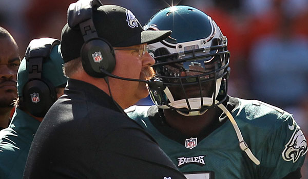 Andy Reid and Michael Vick talk on the sidelines as the Eagles take on the Browns in Cleveland on September 9, 2012. (Ron Cortes/Staff Photographer)