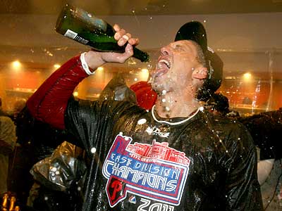Photo: Phillies celebrate with champagne - PHI2009102115 