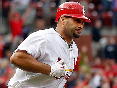 Video: Albert Pujols goes viral for awesome gesture to young
