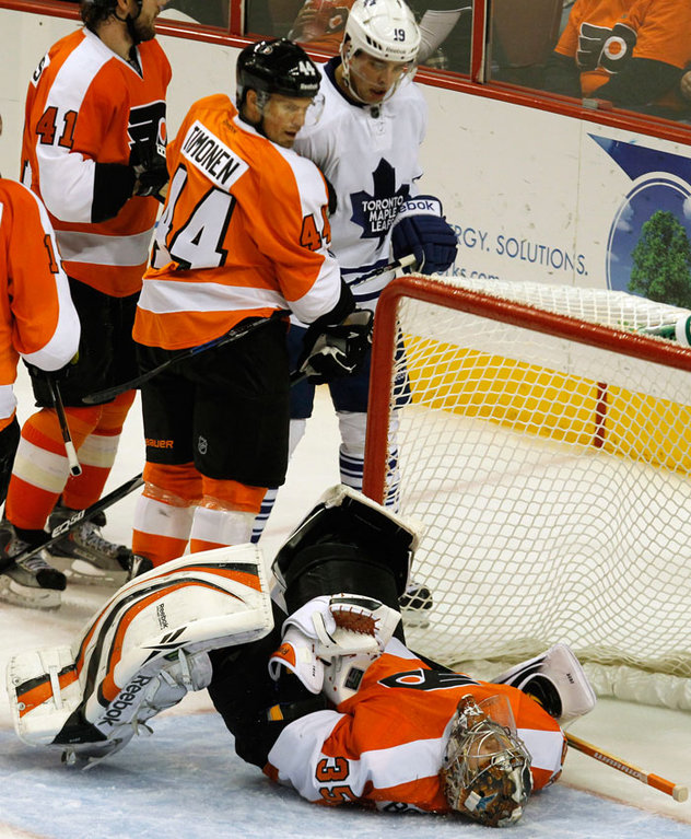 Jaromir Jagr scores twice, Chris Pronger injured in Philadelphia Flyers'  win 