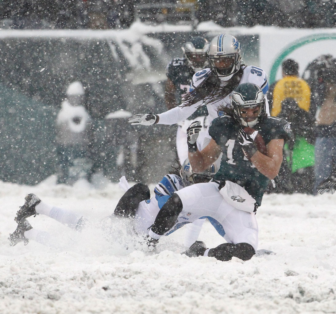 Eagles RB LeSean McCoy plows through snow, Lions in record-setting