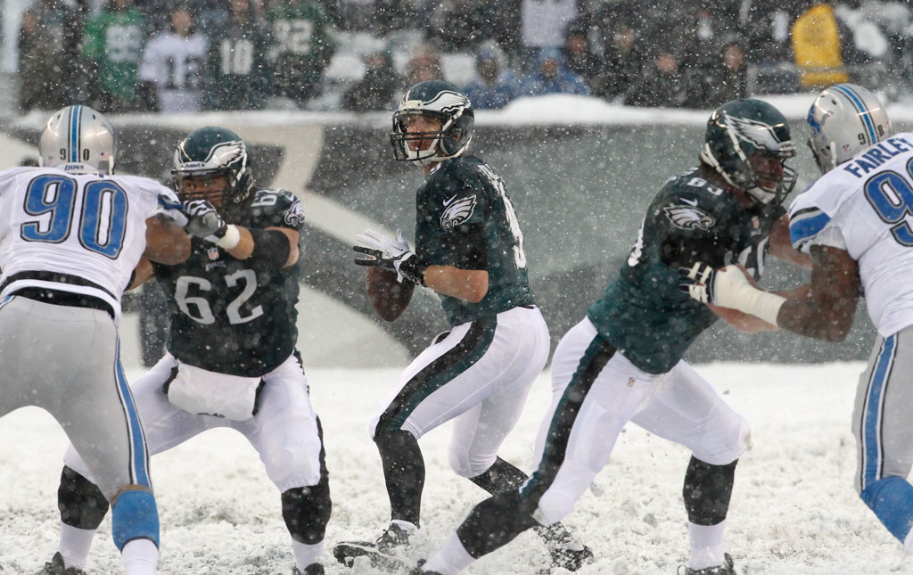 McCoy's record day keys Eagles win in the snow