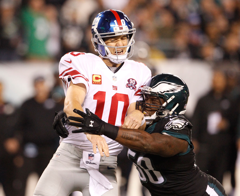 Eagles overwhelm Giants, 27-0