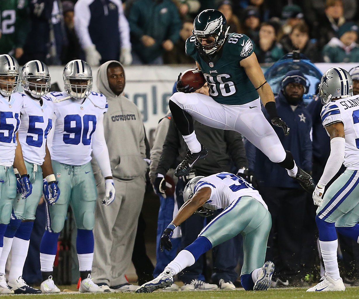 Bryant has 3 TD catches, Cowboys beat Eagles 38-27 