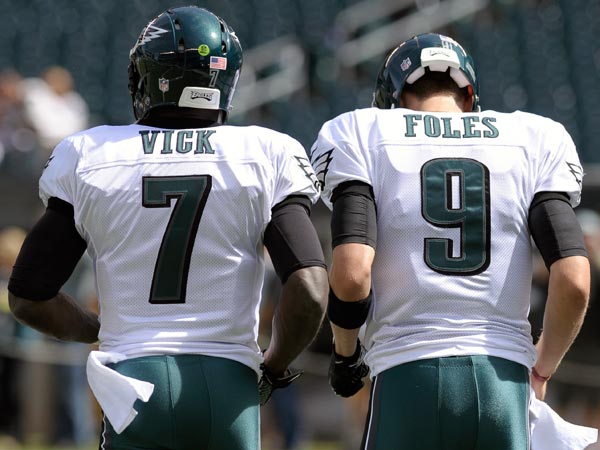 Michael Vick believes that Nick Foles should remain the Eagles