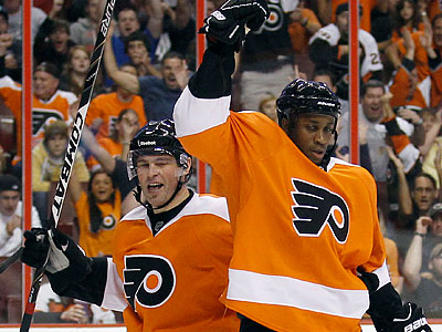 February 2, 2016: Philadelphia Flyers right wing Wayne Simmonds (17)  celebrates his goal with teammates during the NHL game between the Montreal  Canadiens and Philadelphia Flyers at Well Fargo Center in Philadelphia