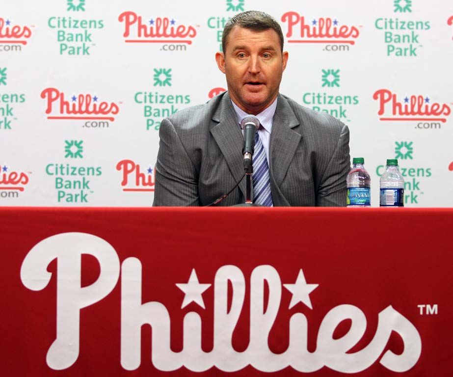 Jim Thome's dad presents Hall of Fame banner to ICC baseball