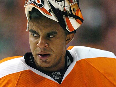 Ray Emery will face close friend Jason Spezza and the rest of the Ottawa Senators tonight. (Clem Murray/Staff file photo)