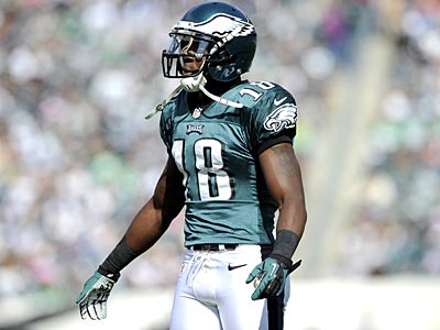 Philadelphia Eagles wide receiver Jeremy Maclin (18) talks with Dallas  Cowboys safety Gerald Sensabaugh (43) during an NFL football game, Sunday,  Jan. 3, 2010 in Arlington, Texas. (AP Photo/Erich Schlegel Stock Photo -  Alamy