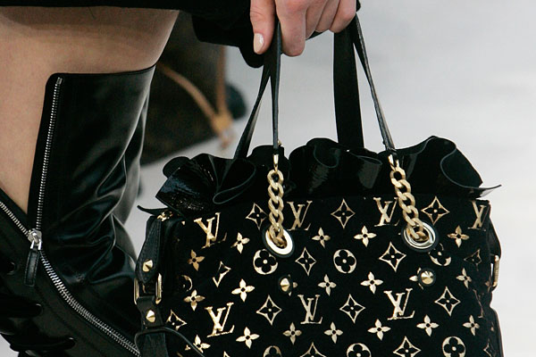 Thieves Steal $24,000 in Designer Handbags Through Store Ceiling